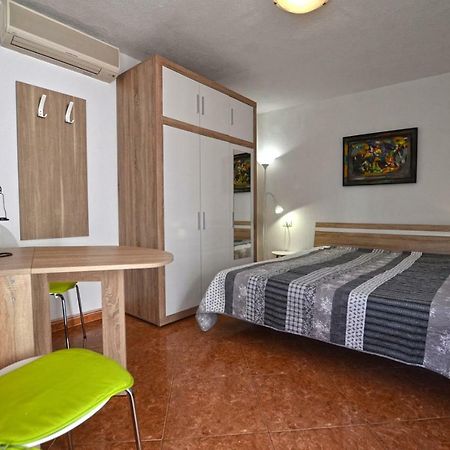 Yulia Apartments Rovigno Esterno foto