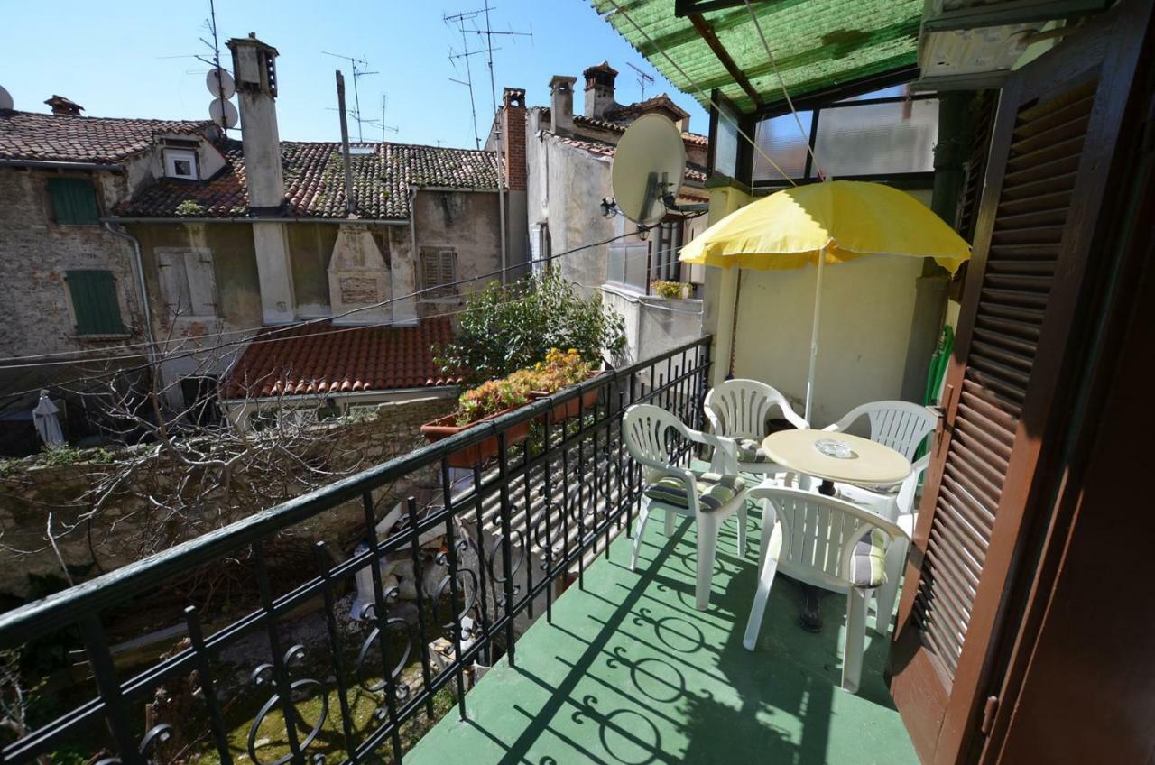 Yulia Apartments Rovigno Esterno foto