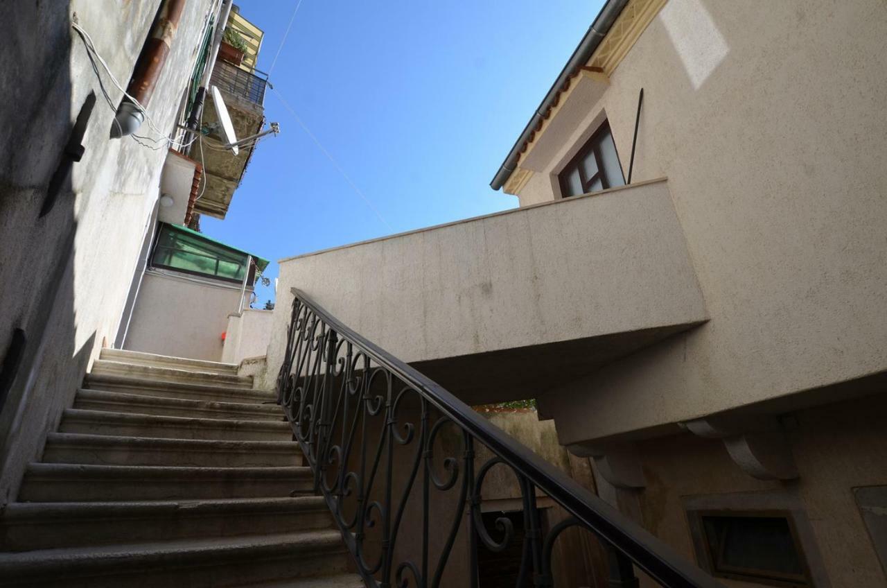 Yulia Apartments Rovigno Esterno foto